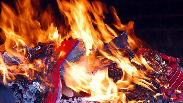 Đốt phong long đã trở thành một biện pháp truyền thống trong việc xử lý phong long cho đến nay