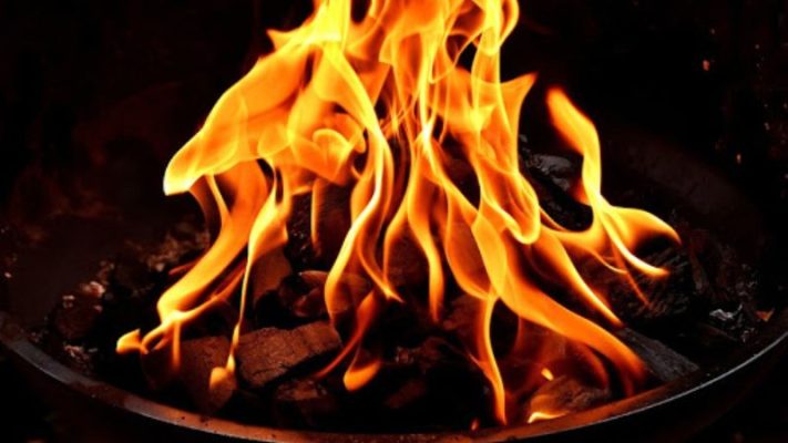 Những người chơi cờ bạc thường đối mặt với nguy cơ đốt vía và rơi vào tình trạng gánh nặng tài chính và tâm lý