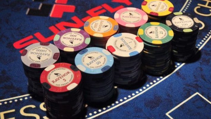 Phỉnh là một trò chơi cá cược phổ biến tại các sòng bạc trực tuyến