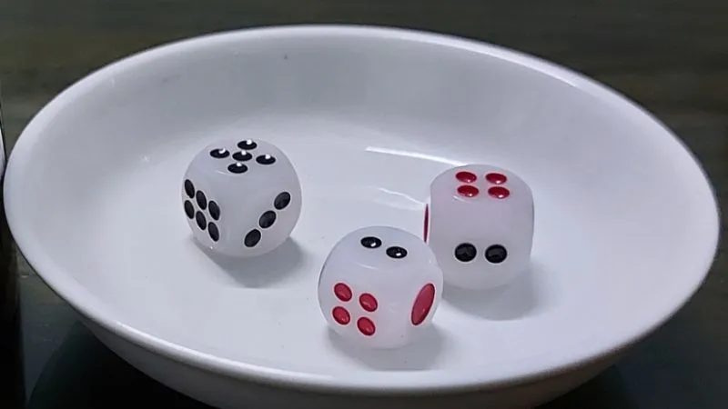 Xí ngầu là trò chơi rất phổ biến trong giới cá cược và đây thực sự là một trò chơi may rủi đầy thú vị